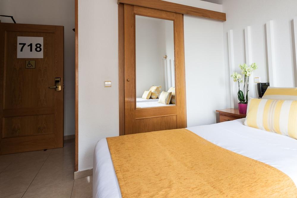 Hostal Josefina-Gran Via Мадрид Екстериор снимка