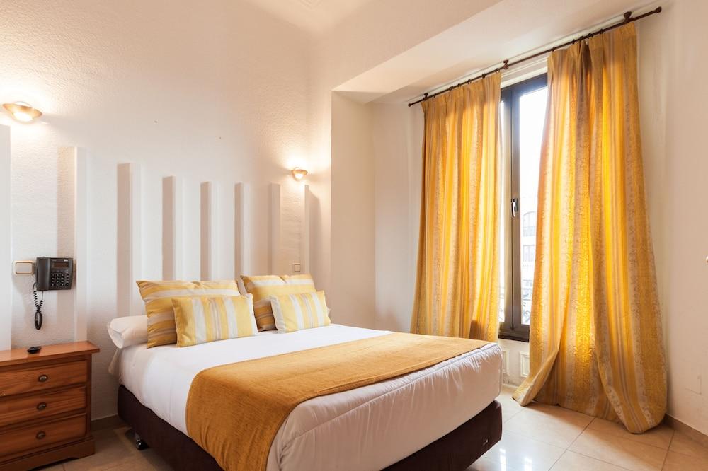 Hostal Josefina-Gran Via Мадрид Екстериор снимка