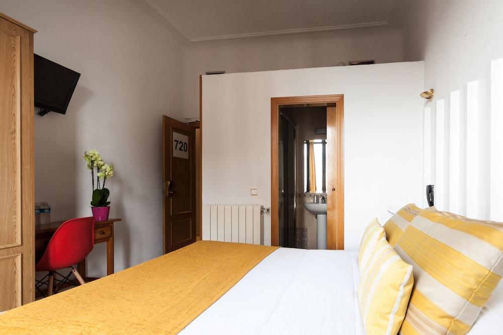 Hostal Josefina-Gran Via Мадрид Екстериор снимка