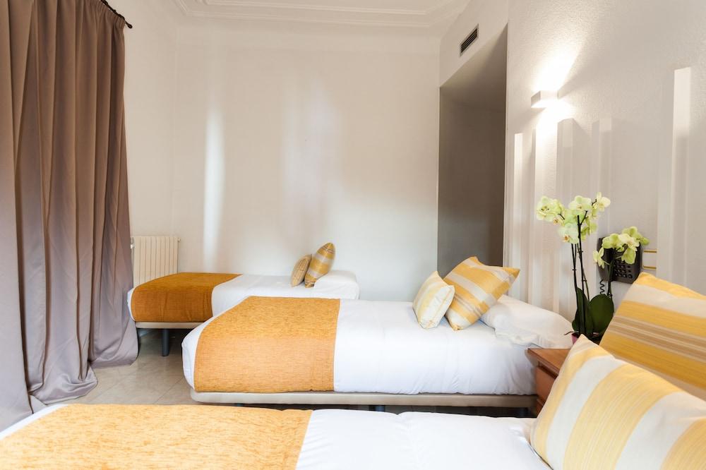 Hostal Josefina-Gran Via Мадрид Екстериор снимка