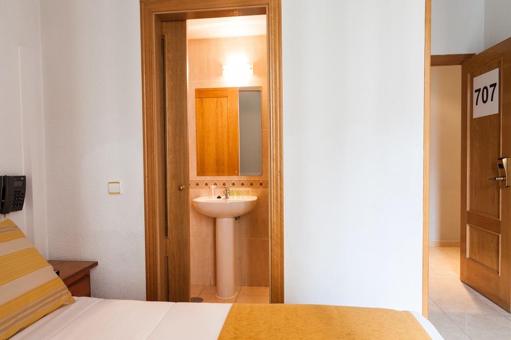 Hostal Josefina-Gran Via Мадрид Екстериор снимка