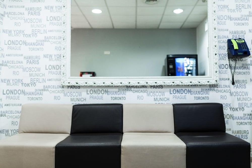 Hostal Josefina-Gran Via Мадрид Екстериор снимка