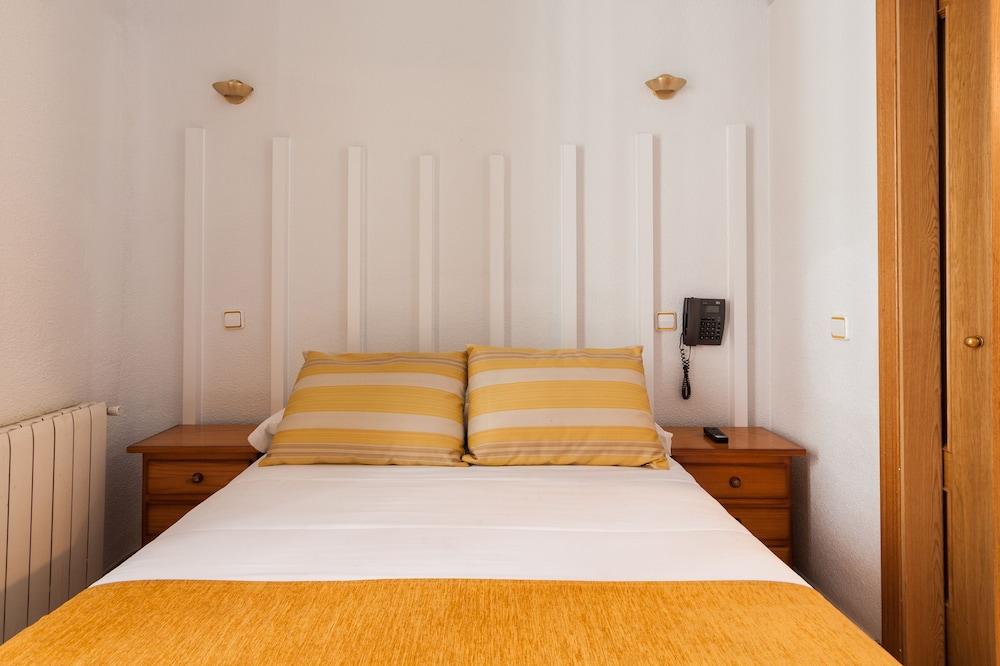 Hostal Josefina-Gran Via Мадрид Екстериор снимка