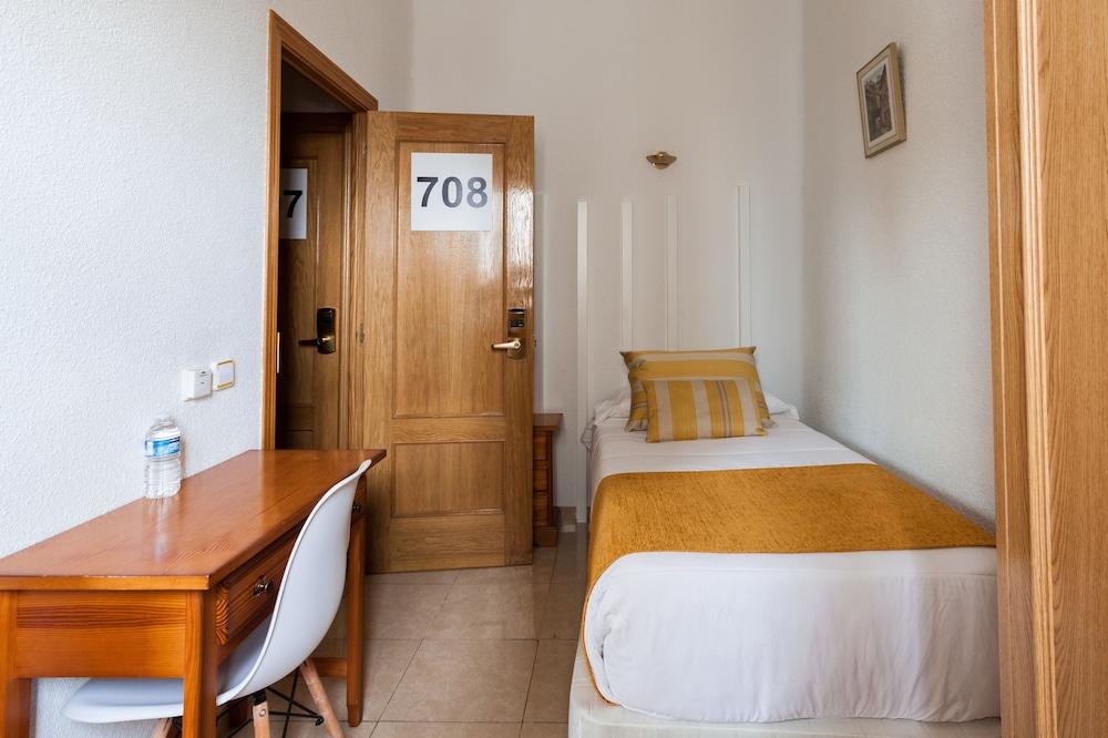 Hostal Josefina-Gran Via Мадрид Екстериор снимка