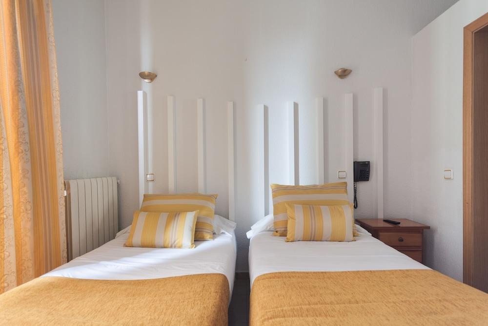 Hostal Josefina-Gran Via Мадрид Екстериор снимка