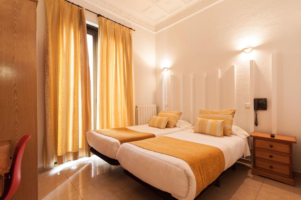 Hostal Josefina-Gran Via Мадрид Екстериор снимка