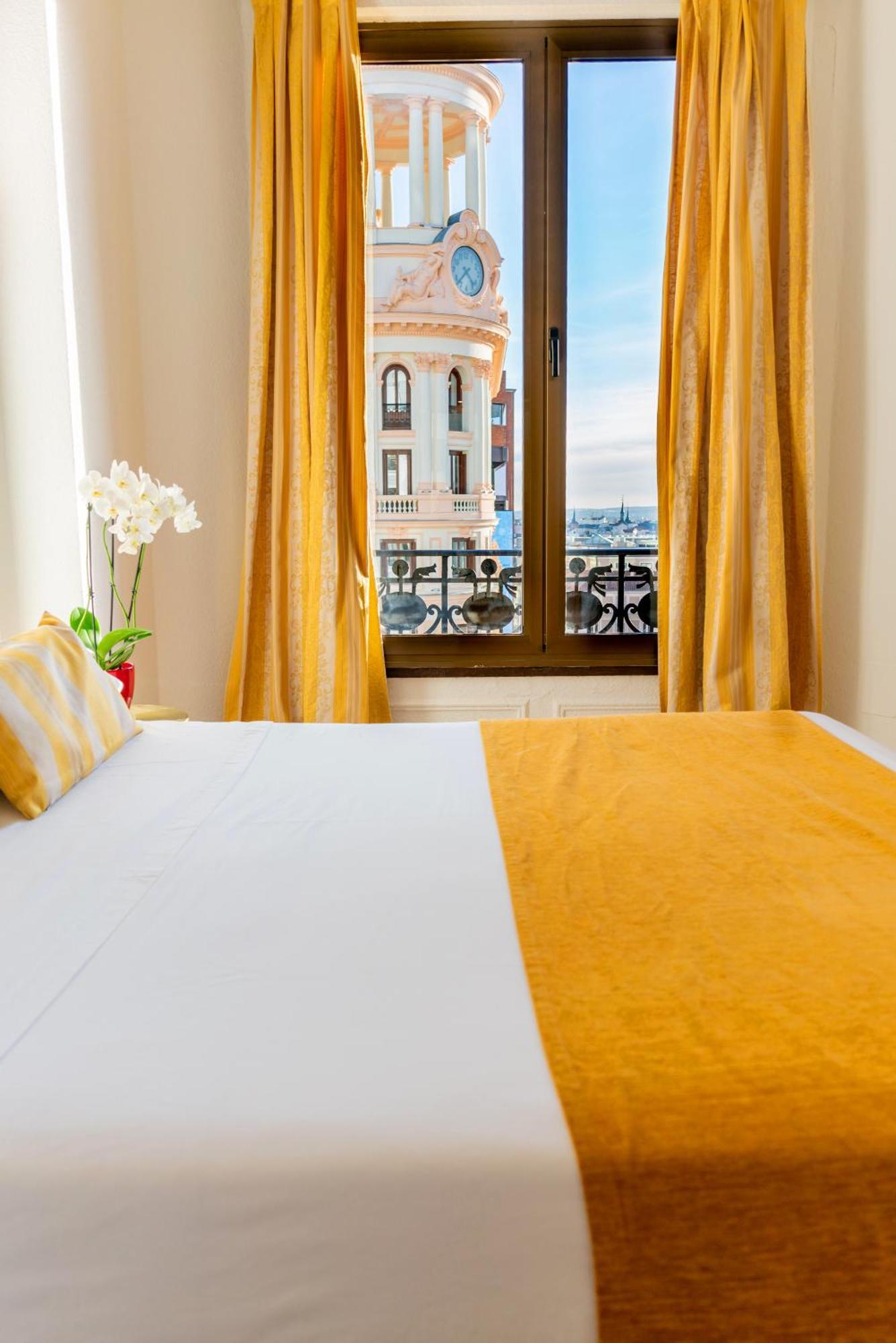 Hostal Josefina-Gran Via Мадрид Екстериор снимка