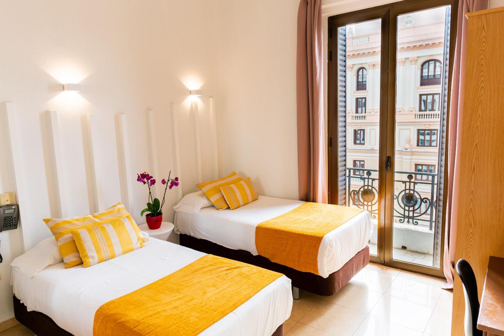Hostal Josefina-Gran Via Мадрид Екстериор снимка