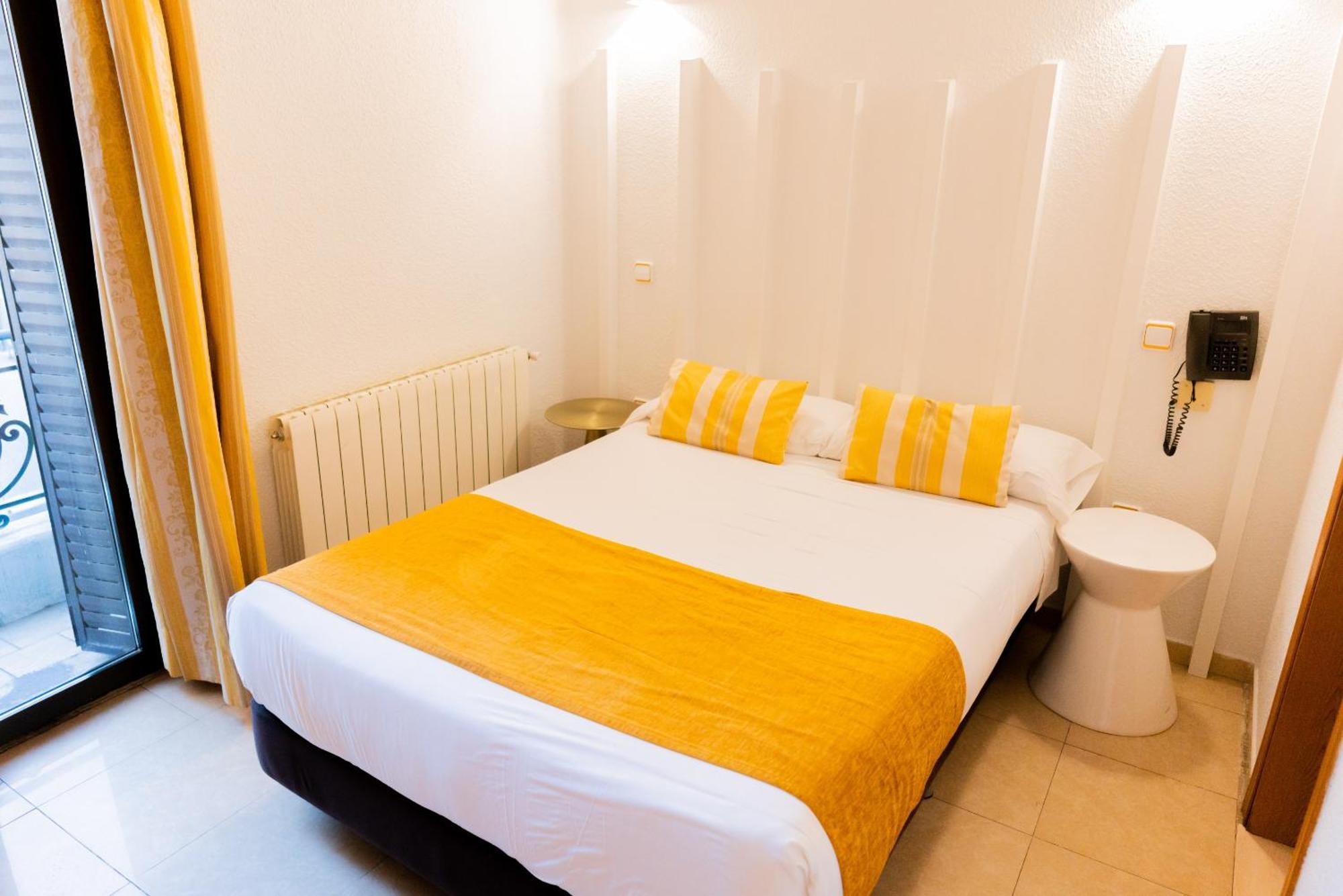 Hostal Josefina-Gran Via Мадрид Екстериор снимка